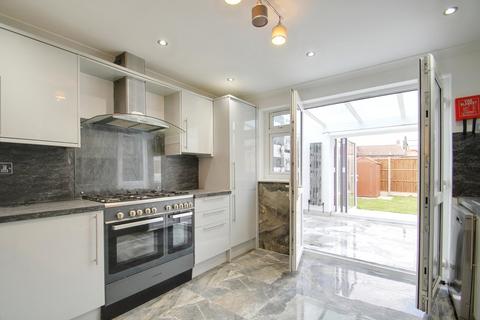 5 bedroom terraced house to rent, Great Benty, West Drayton UB7