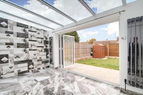 5 bedroom terraced house to rent, Great Benty, West Drayton UB7