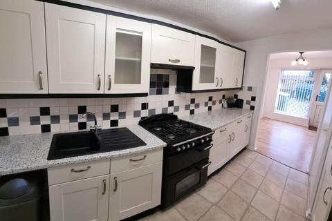 3 bedroom end of terrace house to rent, Larden Walk, Manchester M8