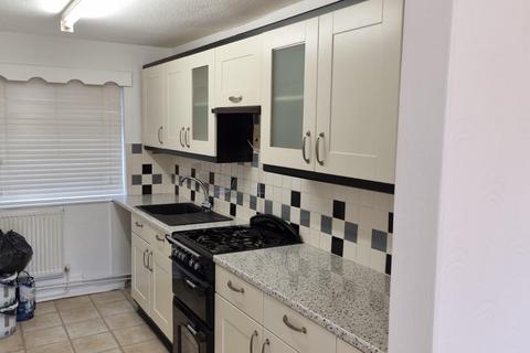 3 bedroom end of terrace house to rent, Larden Walk, Manchester M8