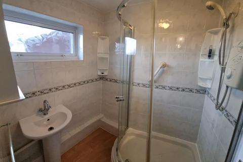 3 bedroom end of terrace house to rent, Larden Walk, Manchester M8