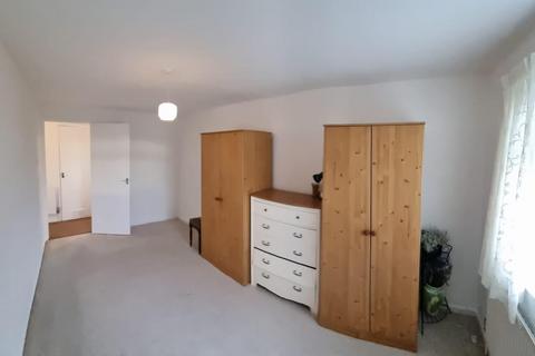 3 bedroom end of terrace house to rent, Larden Walk, Manchester M8