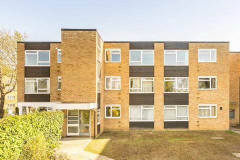2 bedroom flat to rent, Weir Road, London SW12