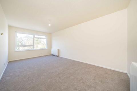 2 bedroom flat to rent, Weir Road, London SW12