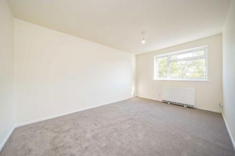 2 bedroom flat to rent, Weir Road, London SW12