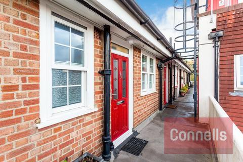 1 bedroom flat to rent, Bishopric Court, HORSHAM, RH12