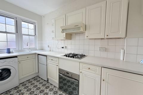 1 bedroom flat to rent, Bishopric Court, HORSHAM, RH12