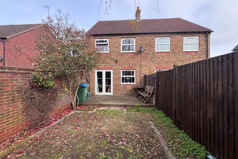 3 bedroom semi-detached house to rent, Milford Place, Aylesbury, HP19