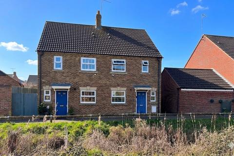 3 bedroom semi-detached house to rent, Milford Place, Aylesbury, HP19