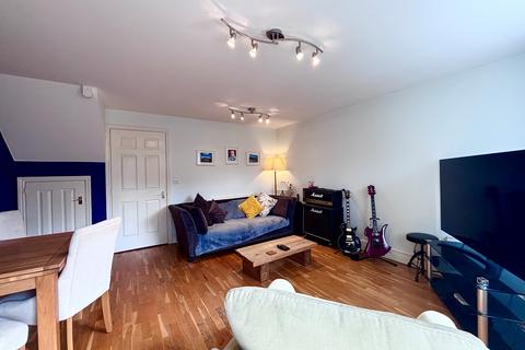 3 bedroom semi-detached house to rent, Milford Place, Aylesbury, HP19
