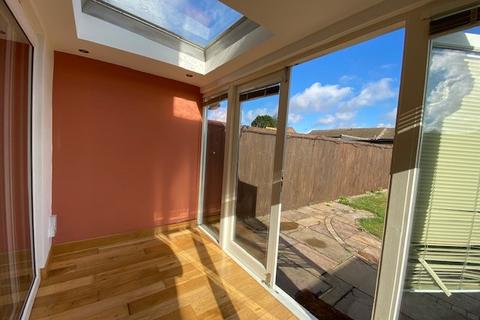 3 bedroom end of terrace house to rent, Claydon Path, Aylesbury, HP21