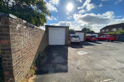 3 bedroom end of terrace house to rent, Claydon Path, Aylesbury, HP21
