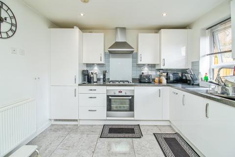 3 bedroom terraced house for sale, Aquitania Close, Brooklands, Milton Keynes