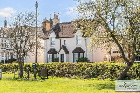 1 bedroom flat for sale, Station Road, Liss, GU33