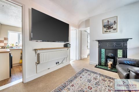 1 bedroom flat for sale, Station Road, Liss, GU33