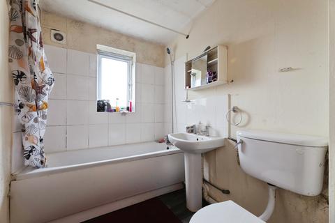 1 bedroom ground floor flat for sale, Express Drive, Ilford, IG3