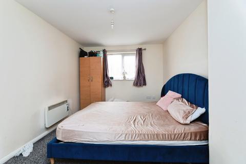 1 bedroom ground floor flat for sale, Express Drive, Ilford, IG3