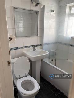 2 bedroom maisonette to rent, Wendover Road, Aylesbury, HP21