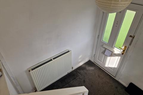 1 bedroom flat to rent, Wavell Road, BRIERLEY HILL, DY5