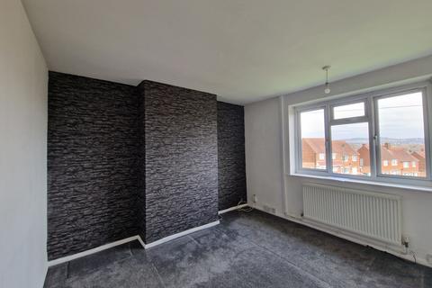 1 bedroom flat to rent, Wavell Road, BRIERLEY HILL, DY5