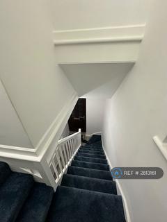 1 bedroom in a house share to rent, Rowdowns Road, Dagenham, RM9