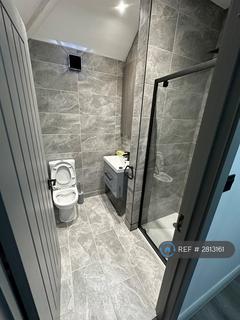 1 bedroom in a house share to rent, Rowdowns Road, Dagenham, RM9