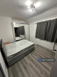 1 bedroom in a house share to rent, Rowdowns Road, Dagenham, RM9