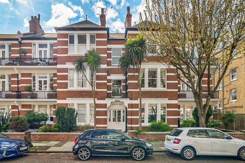 3 bedroom flat for sale, Riverview Gardens, London SW13