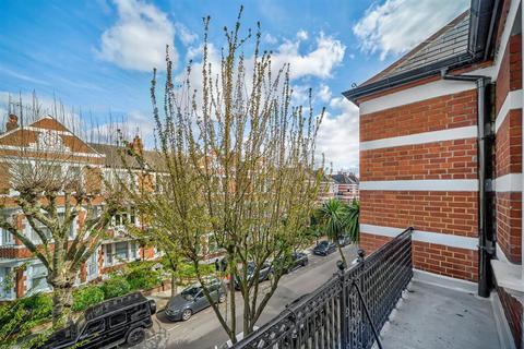 3 bedroom flat for sale, Riverview Gardens, London SW13