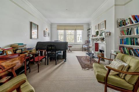 3 bedroom flat for sale, Riverview Gardens, London SW13