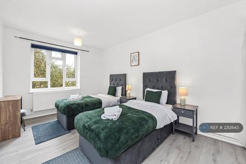 3 bedroom flat to rent, Lincoln Court, London, SW18