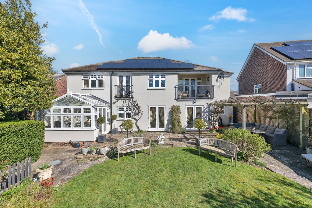 5 bedroom detached house for sale