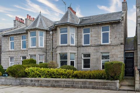 Maisonette - Richmondhill Place, Aberdeen, AB15
