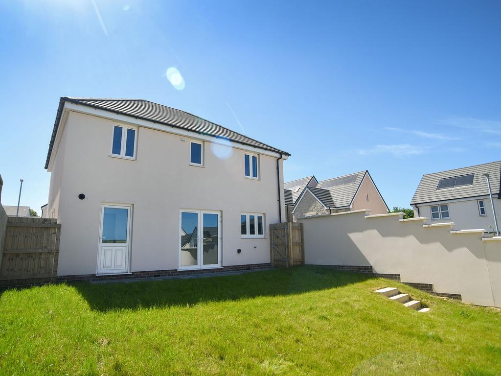 Detached house exterior, garden