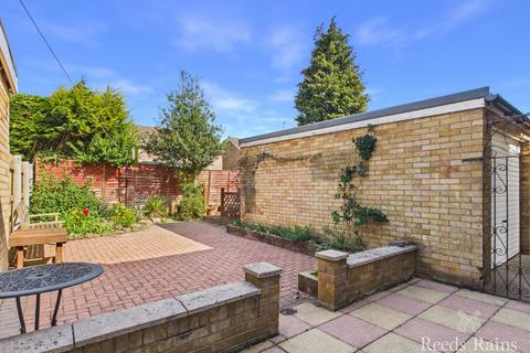 4 bedroom semi-detached house for sale, Ridgestone Avenue, Hull HU11