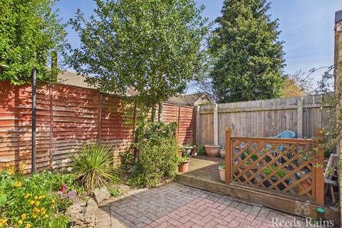 4 bedroom semi-detached house for sale, Ridgestone Avenue, Hull HU11