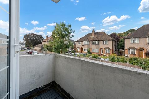 2 bedroom flat for sale, Beech Lawns Torrington Park, London, N12