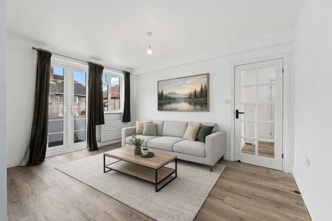 2 bedroom flat for sale, Beech Lawns Torrington Park, London, N12