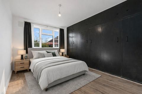 2 bedroom flat for sale, Beech Lawns Torrington Park, London, N12