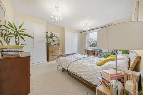 1 bedroom apartment for sale, The Chase, London  One large double Bedroom (third, top floor) Flat