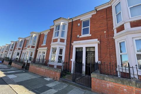 3 bedroom flat to rent, Wingrove Avenue, Newcastle Upon Tyne NE4