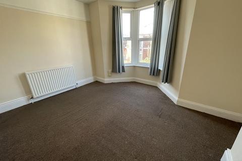 3 bedroom flat to rent, Wingrove Avenue, Newcastle Upon Tyne NE4