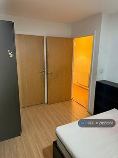 2 bedroom flat to rent, Wave Court, Romford, RM7