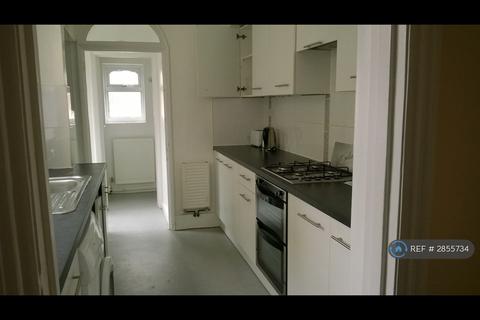 3 bedroom semi-detached house to rent, Villiers Road, Kingston Upon Thames, KT1