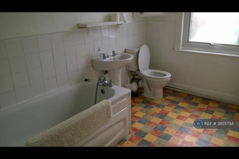 3 bedroom semi-detached house to rent, Villiers Road, Kingston Upon Thames, KT1
