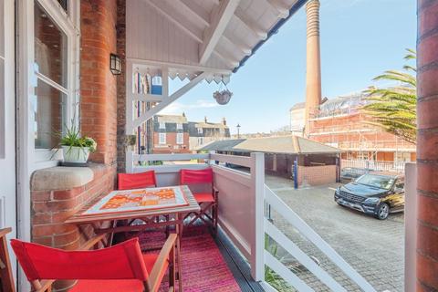 3 bedroom flat for sale, Spring Road, Weymouth