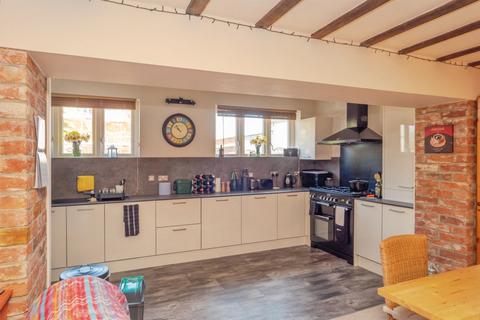 3 bedroom flat for sale, Spring Road, Weymouth