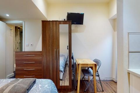 Studio to rent, Ash Grove