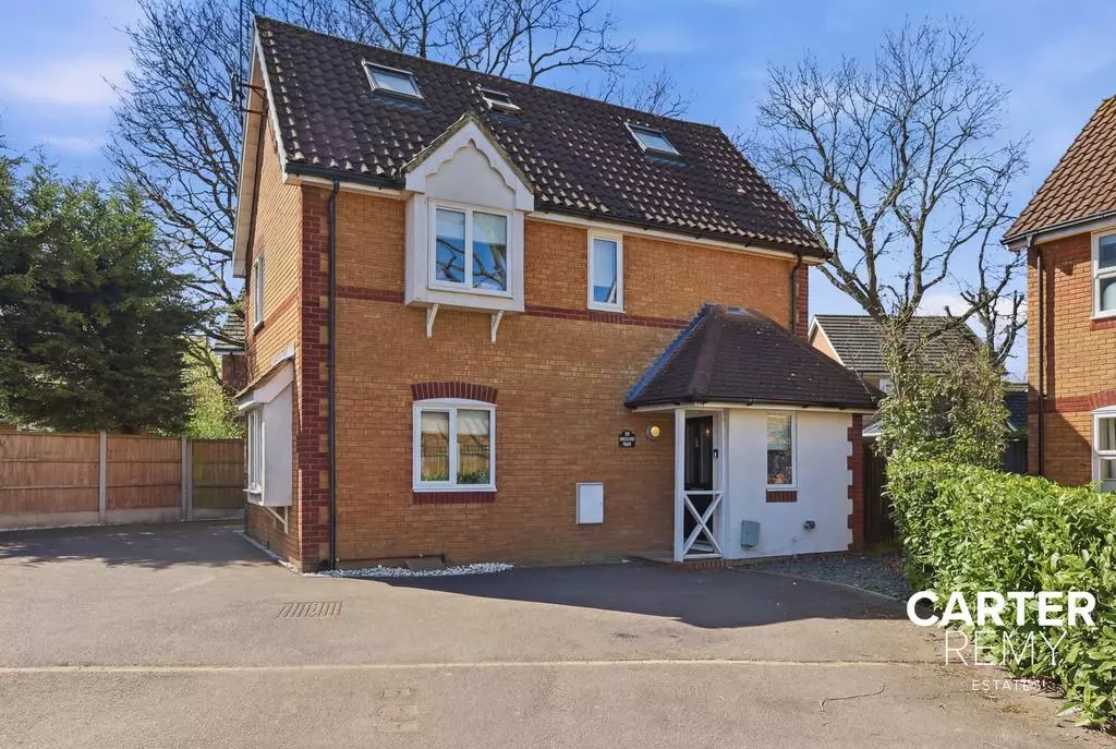 Hill Top Rise, Langdon Hills, SS16 5 bed detached house for sale