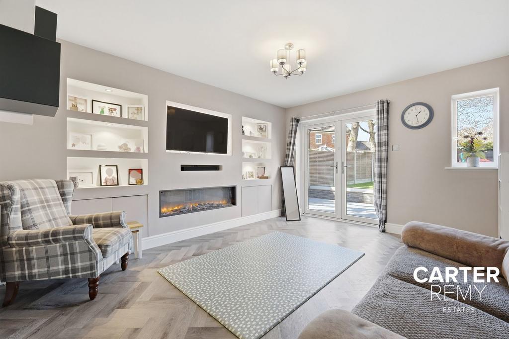 Hill Top Rise, Langdon Hills, SS16 5 bed detached house for sale